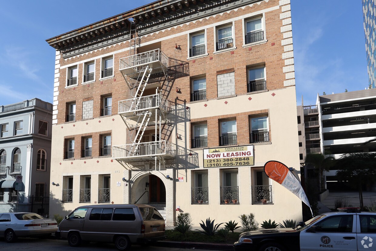 Foto principal - 673 Shatto Pl