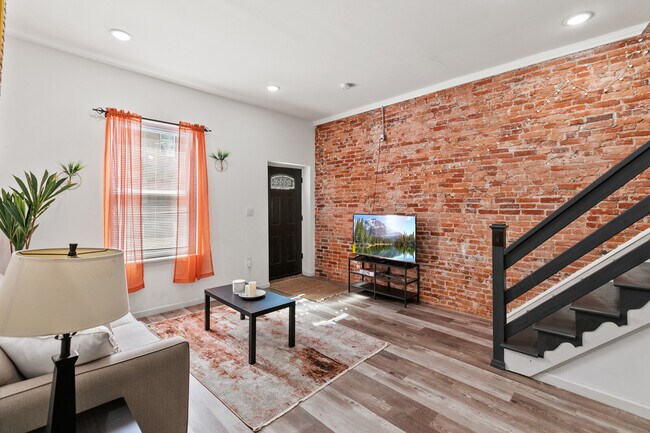 Building Photo - 1711 Edgley St