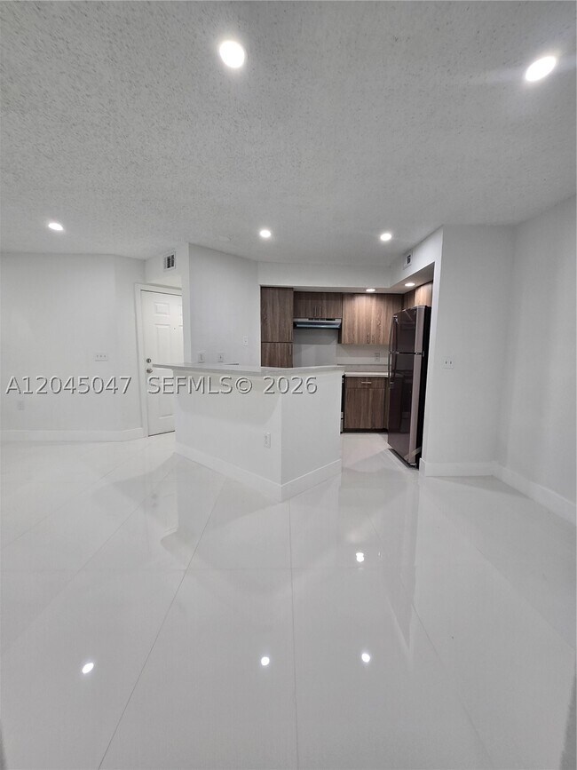 Building Photo - 595 Vista Isles Dr