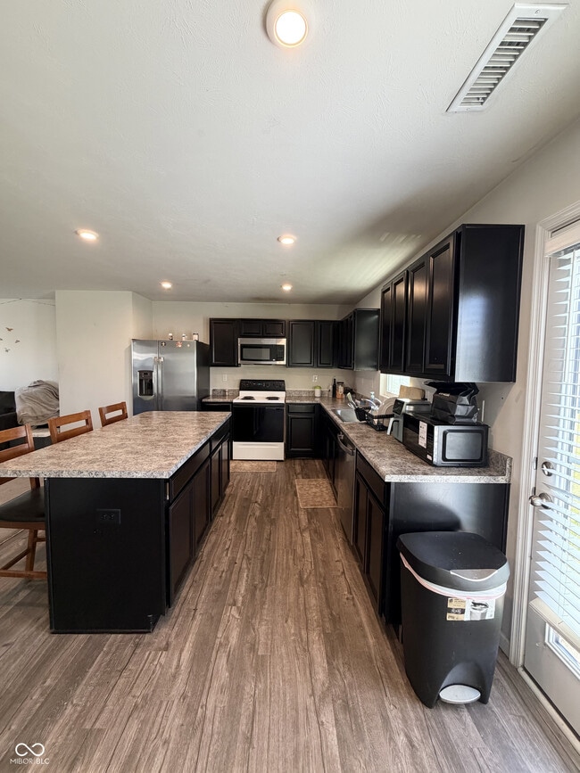 Foto del edificio - 2637 Spurlock Ln
