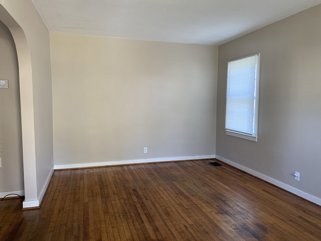 Building Photo - CUTE MIDTOWN COTTAGE