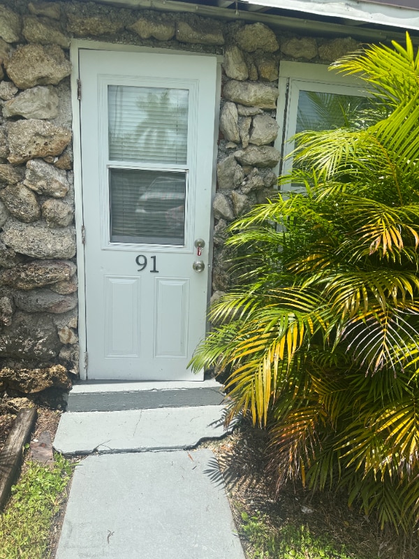 Building Photo - 1064 N Tamiami Trl