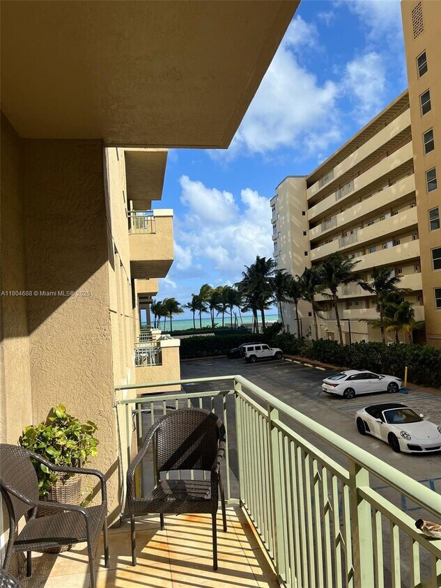 Foto principal - 2080 S Ocean Dr