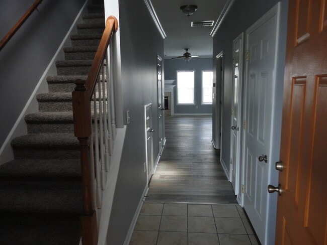 Entry - 106 Pepperwood Ct