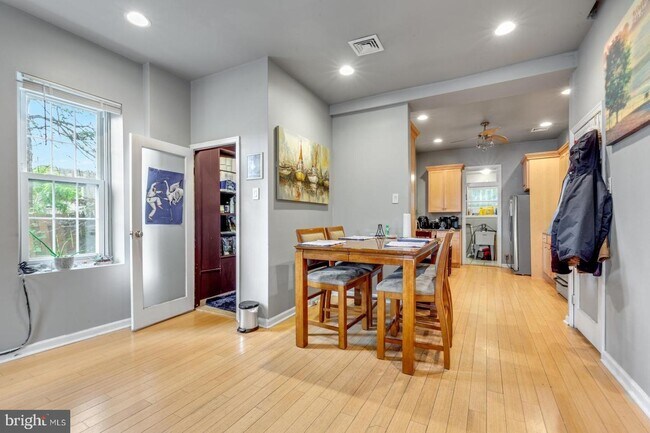 Foto del edificio - 4640 Silverwood St