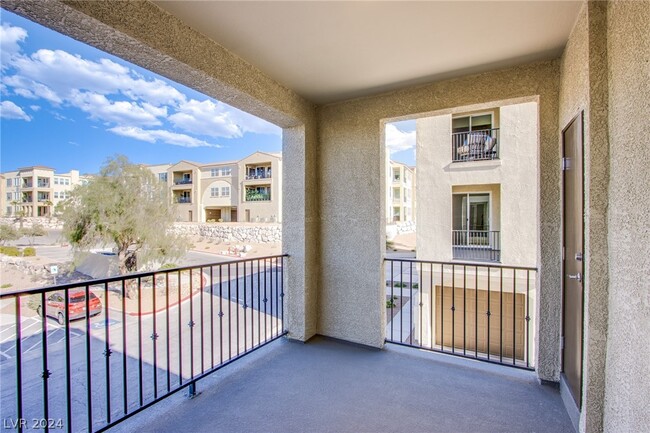 Building Photo - 2555 Hampton Rd