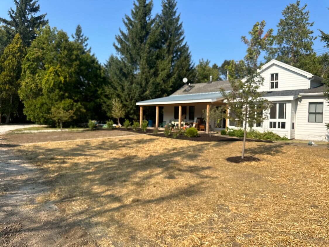 Primary Photo - 8045 N Green Bay Rd