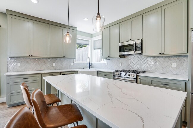 Foto del edificio - 1132 Thunderbird Ave S