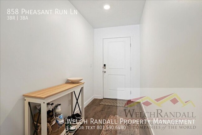 Foto del edificio - 858 Pheasant Run Ln