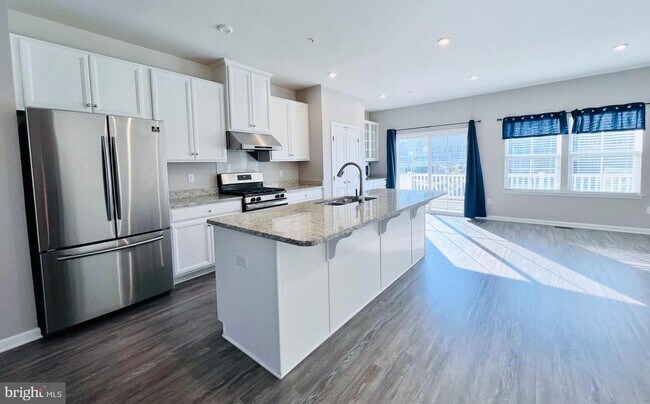 Foto del edificio - 619 Quarry Point Rd