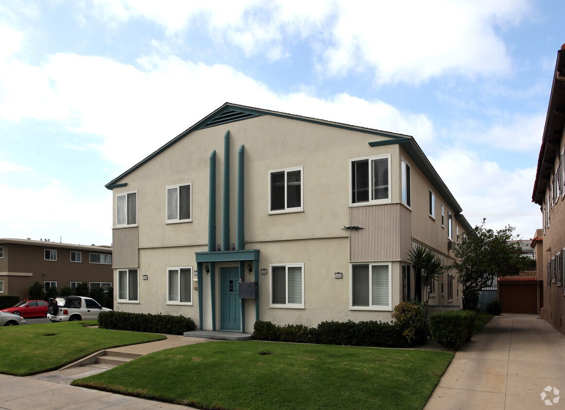 Building Photo - Crown Apartments