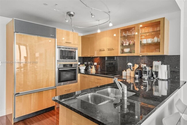 Building Photo - 6799 Collins Ave