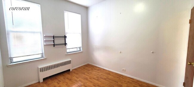 Foto del edificio - 32-29 46th St