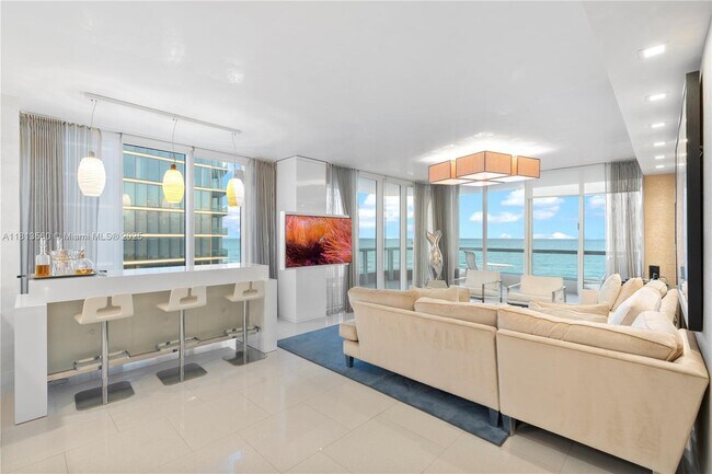 Building Photo - 17875 Collins Ave