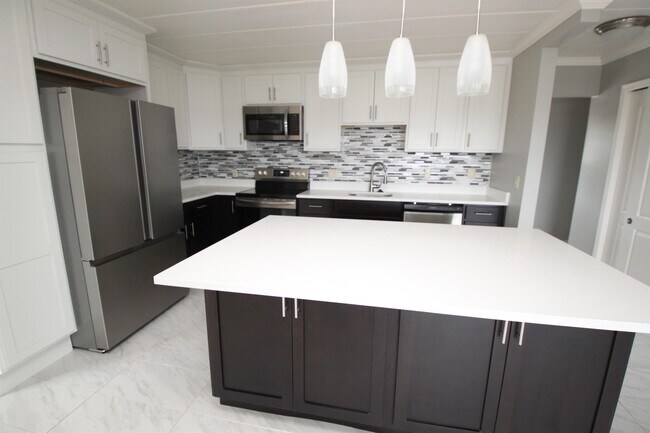 Building Photo - 951 McKnight Cir