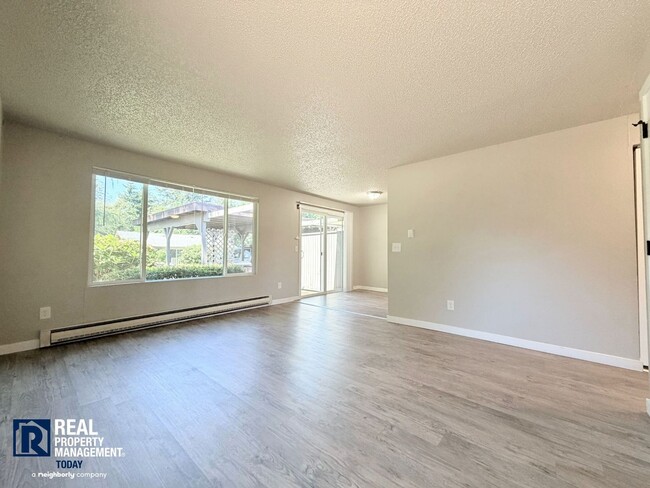 Building Photo - 1408-1414 Josephine Ct SE