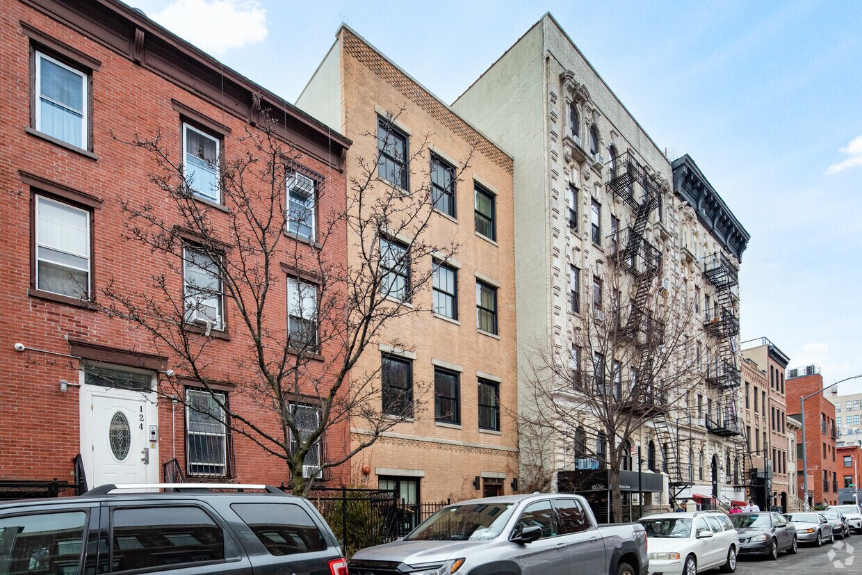 Building Photo - 122 S 1st St
