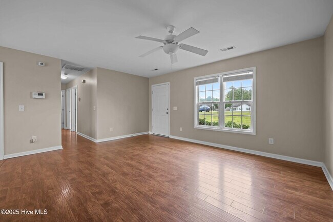 Foto del edificio - 180 Ashbury Park Ln
