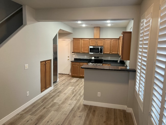 Building Photo - 1225 N 36th St