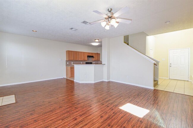 Foto del edificio - 15930 Langhamwood Ln
