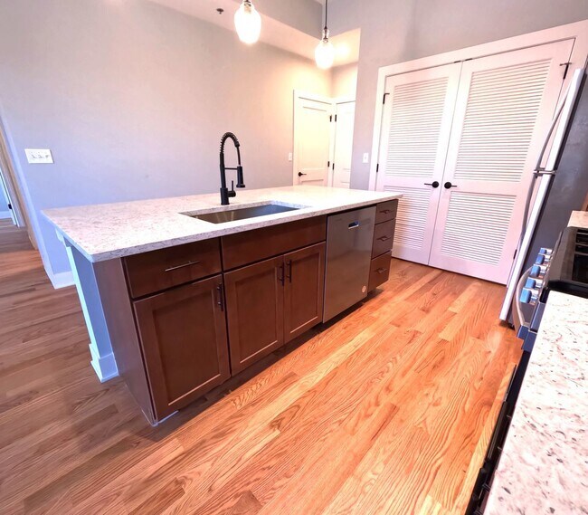 Foto del edificio - 3477 S Archer Ave