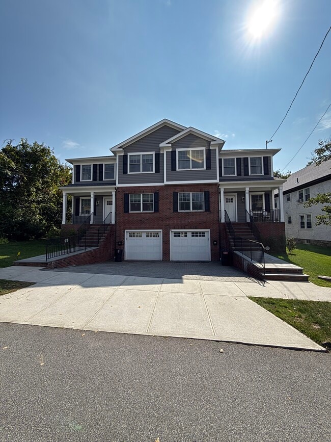 Building Photo - 13 Webster Ave