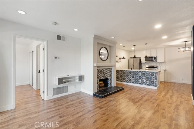 Foto del edificio - 23653 Golden Springs Dr