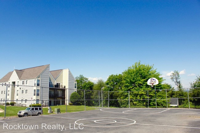 Building Photo - 1372 Hunters Rd