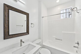 Interior Photo - 845 S. Kingsley