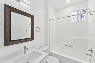 Interior Photo - 845 S. Kingsley