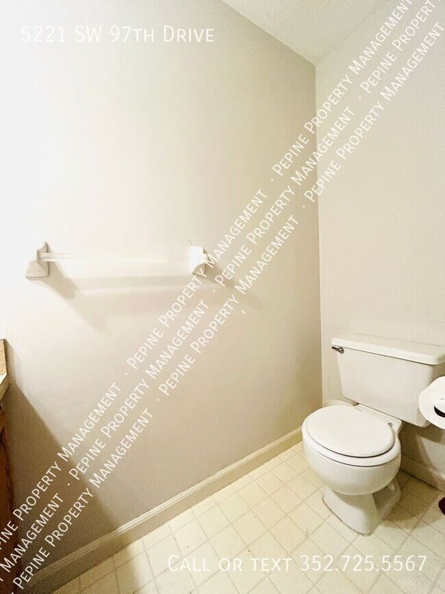 Building Photo - 5221 SW 97th Dr