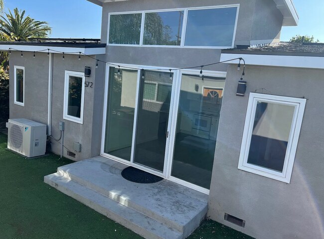 Building Photo - 4 Bedroom, 4 Bathroom Home – Ideal for Stu...