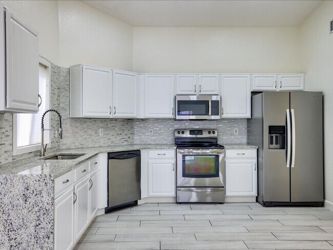 Foto del edificio - $500 OFF FIRST FULL MONTHS RENT!