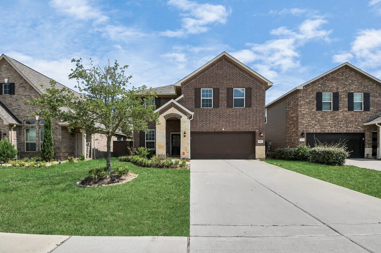 Foto principal - 4422 Sandhill Terrace Ln