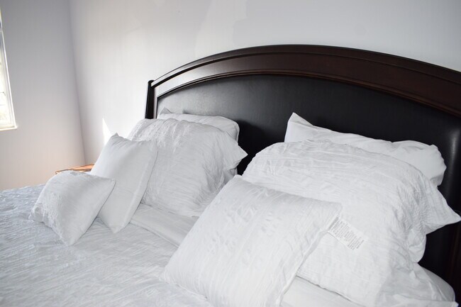 master bedroom - 6690 Wareham Ct