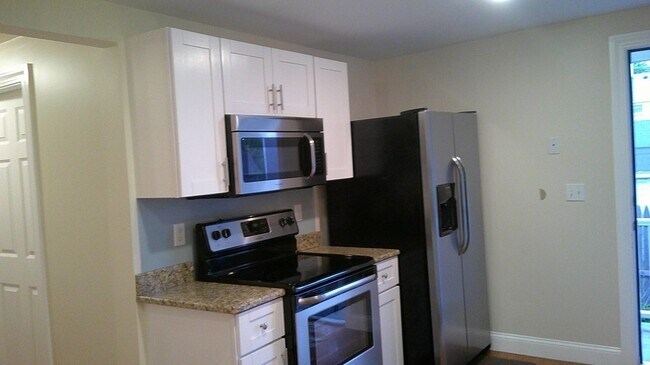 Building Photo - 105 Flagg St