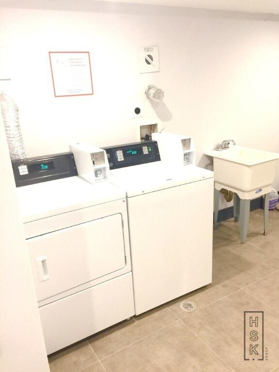 Foto del edificio - Throop Ave