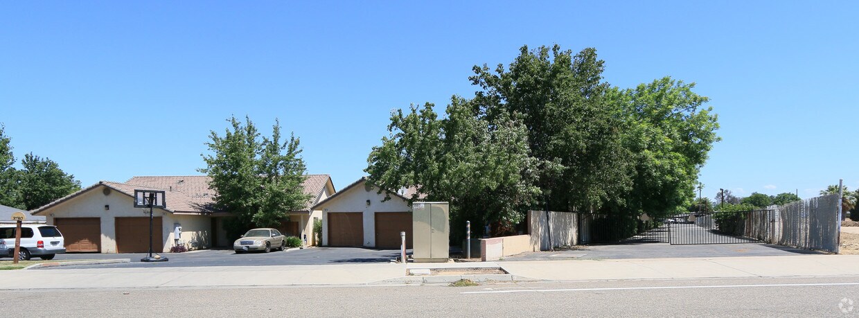 Building Photo - 3780 W Dakota Ave