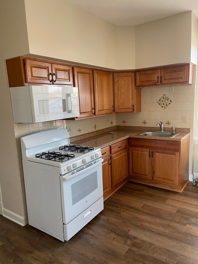 kitchen - 8826 Ogden Ave