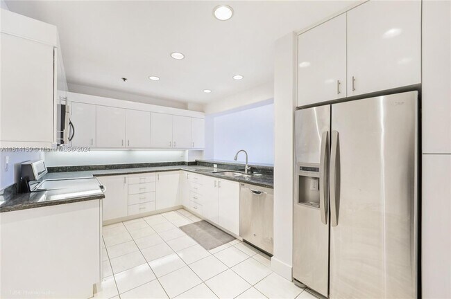 Building Photo - 201 Crandon Blvd