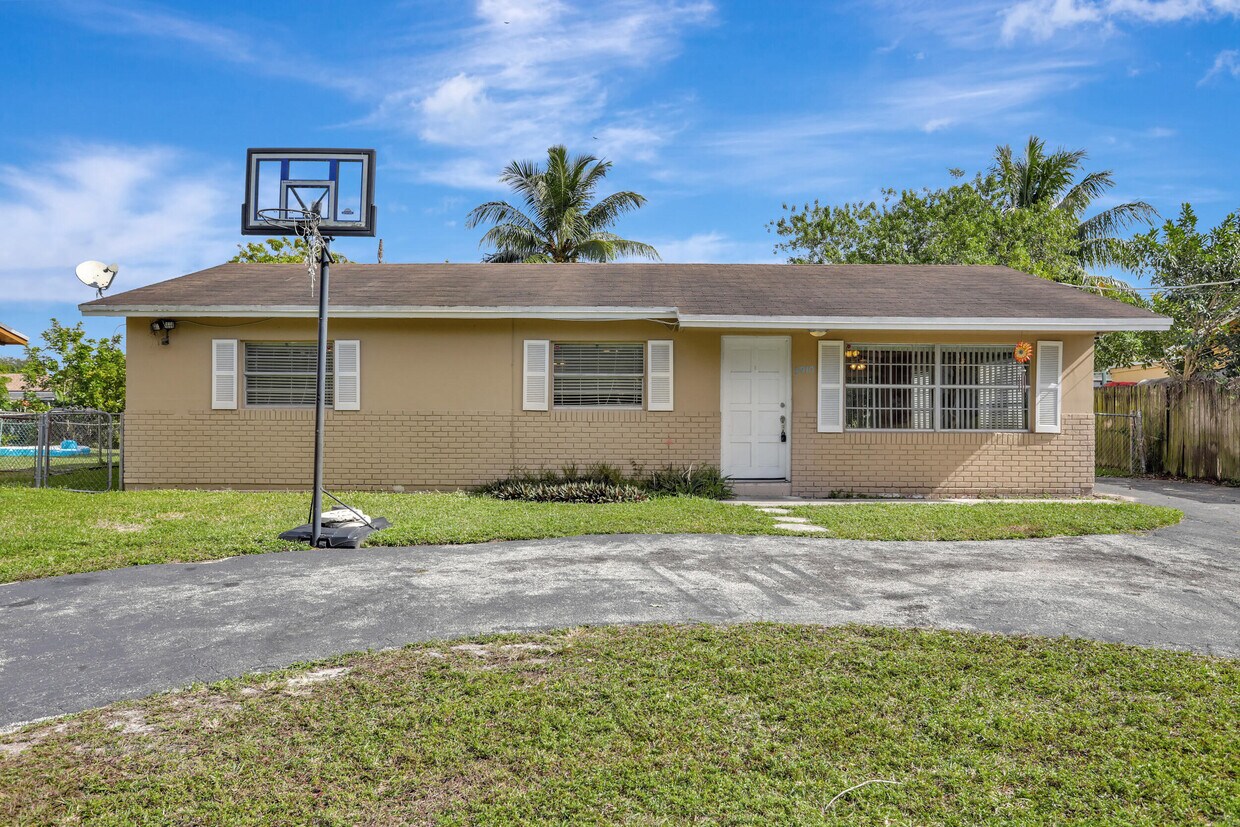 Primary Photo - 5910 NW 46th Ave