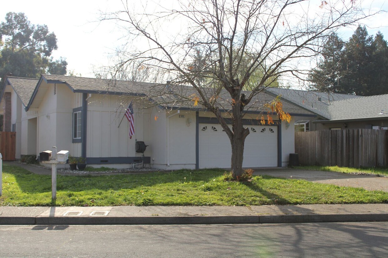 Primary Photo - Beautiful single story with an upstairs lo...