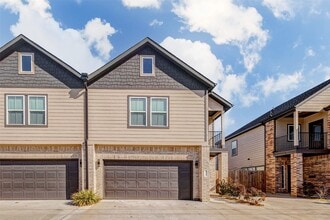 Building Photo - 4677 Bellfort Ave