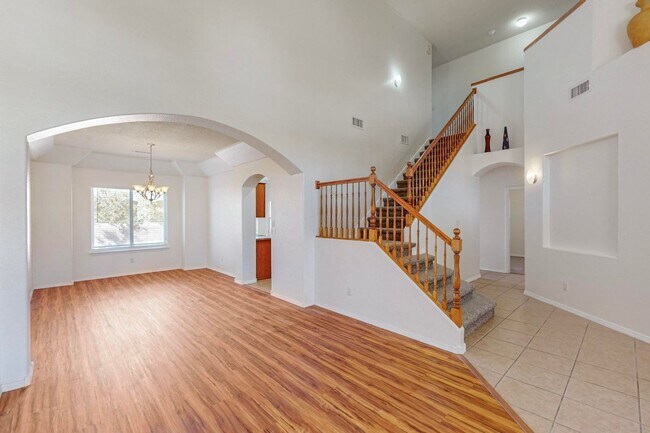 Building Photo - Move in Special 5 Bedroom 3 Bathroom w/ 3 ...