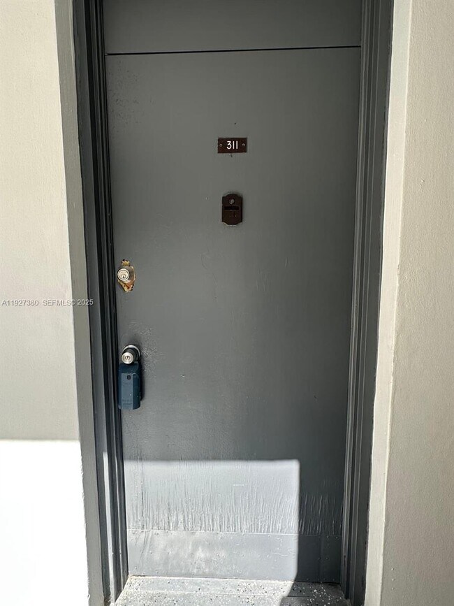 Foto del edificio - 15600 NW 7th Ave