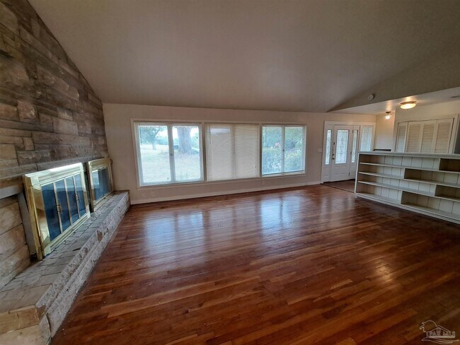 Foto del edificio - 8598 Meadowbrook Dr