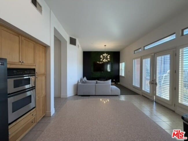 Building Photo - 150 S San Fernando Blvd