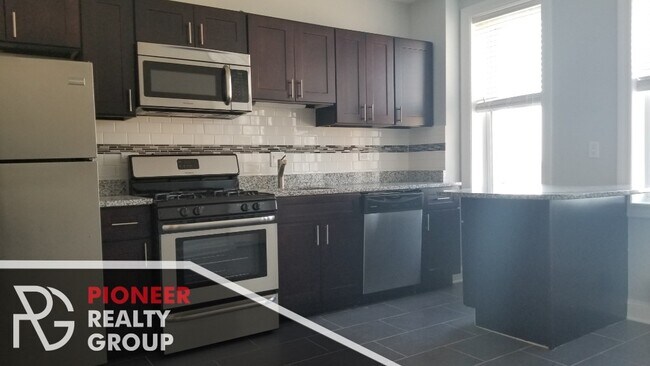 Foto del edificio - 5860 N Kenmore Ave
