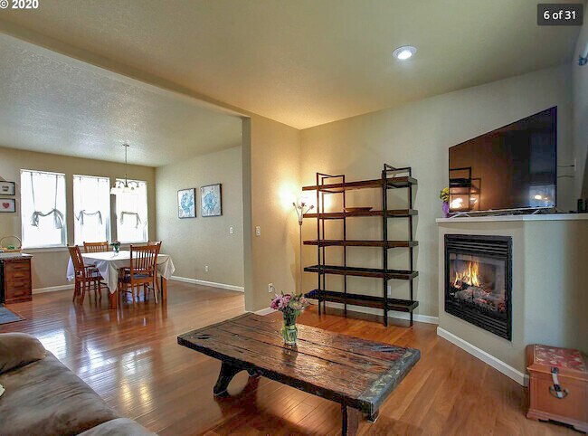 Building Photo - 172 SW 206th Ave