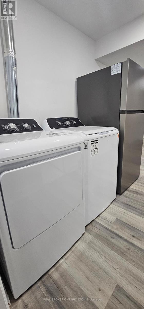 Building Photo - 1296 Ellenton Crescent